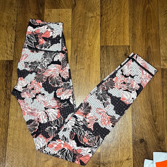 lululemon athletica Pants - Lululemon Wunder Under Artisan Spring Lunar New Year Leggings *rare*